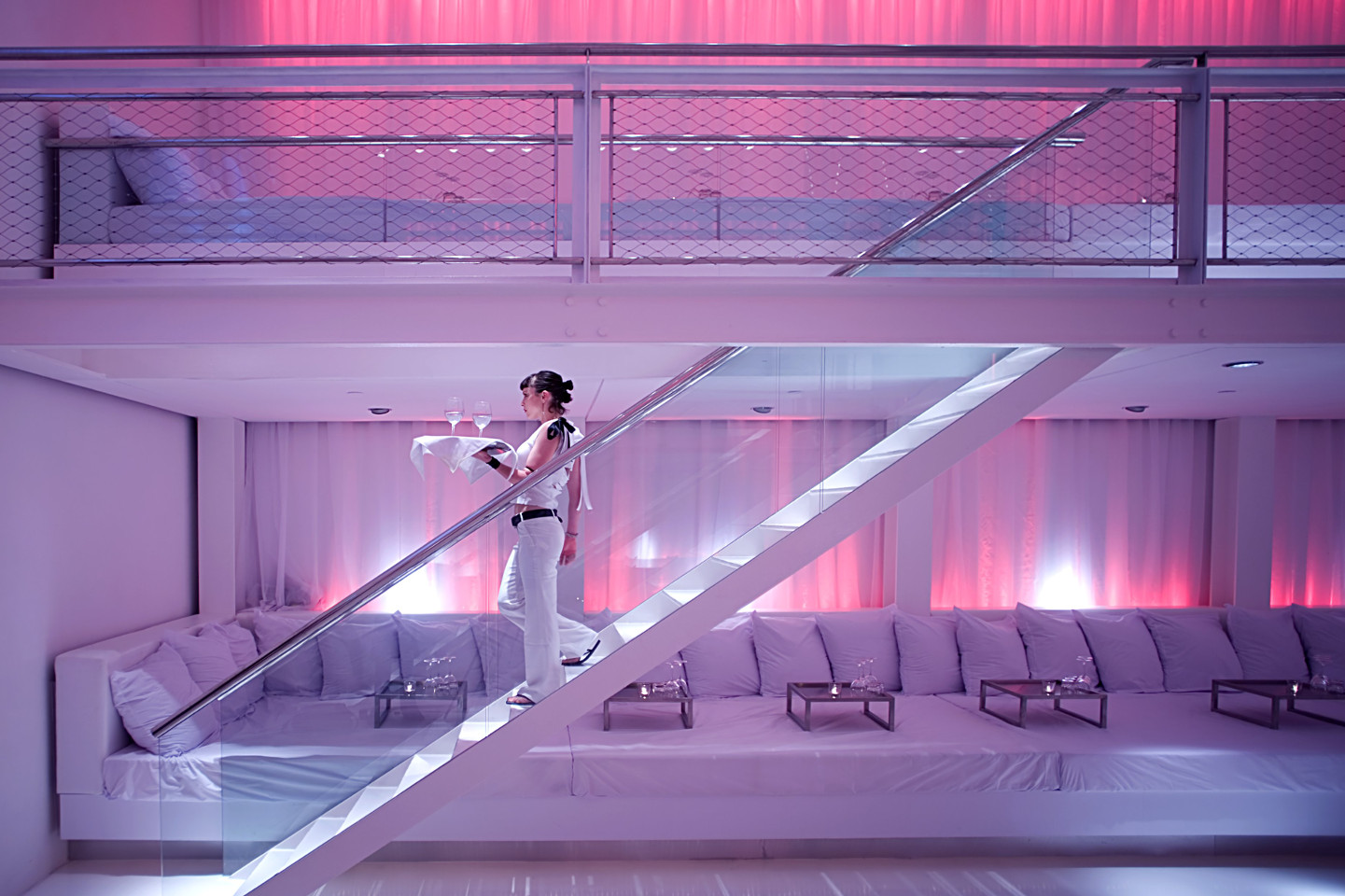 Supperclub kick girl