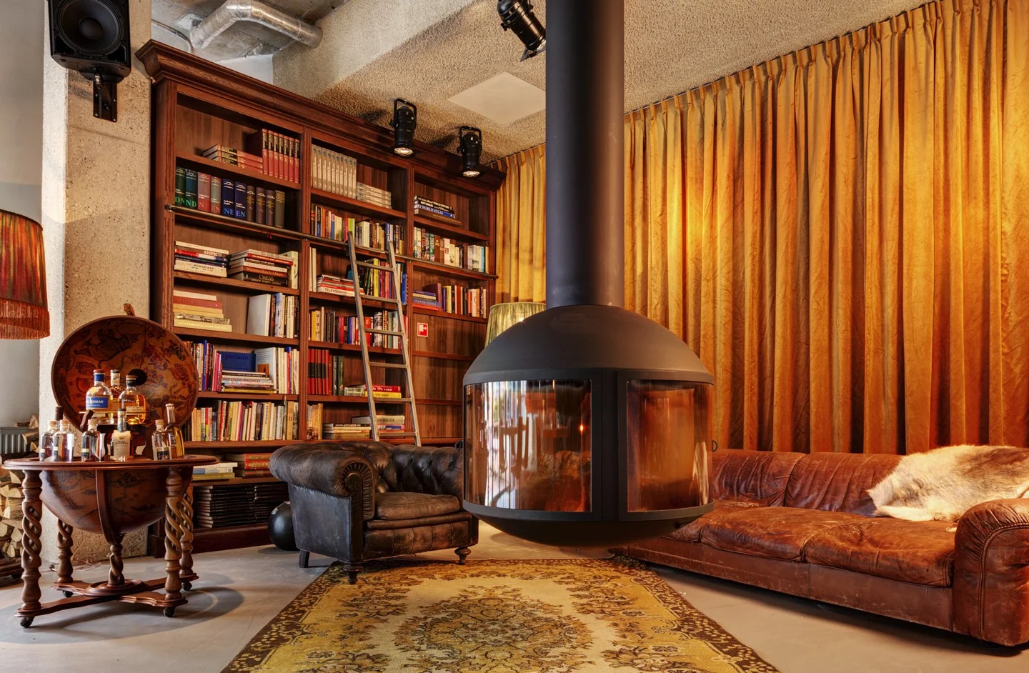 V lobby fireplace hr