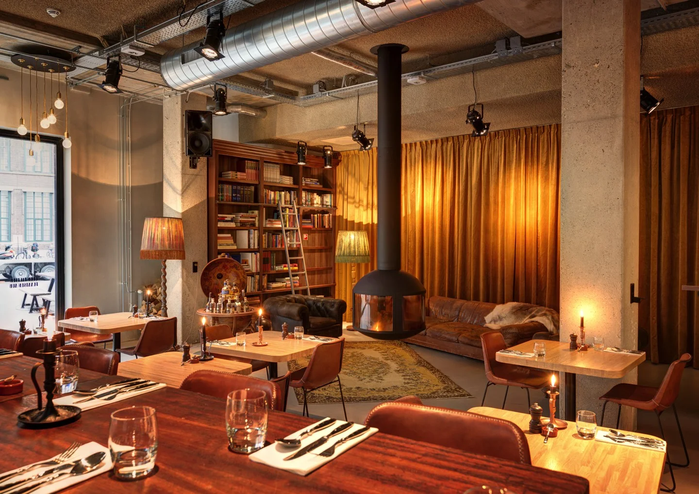 V lobby overview fireplace med