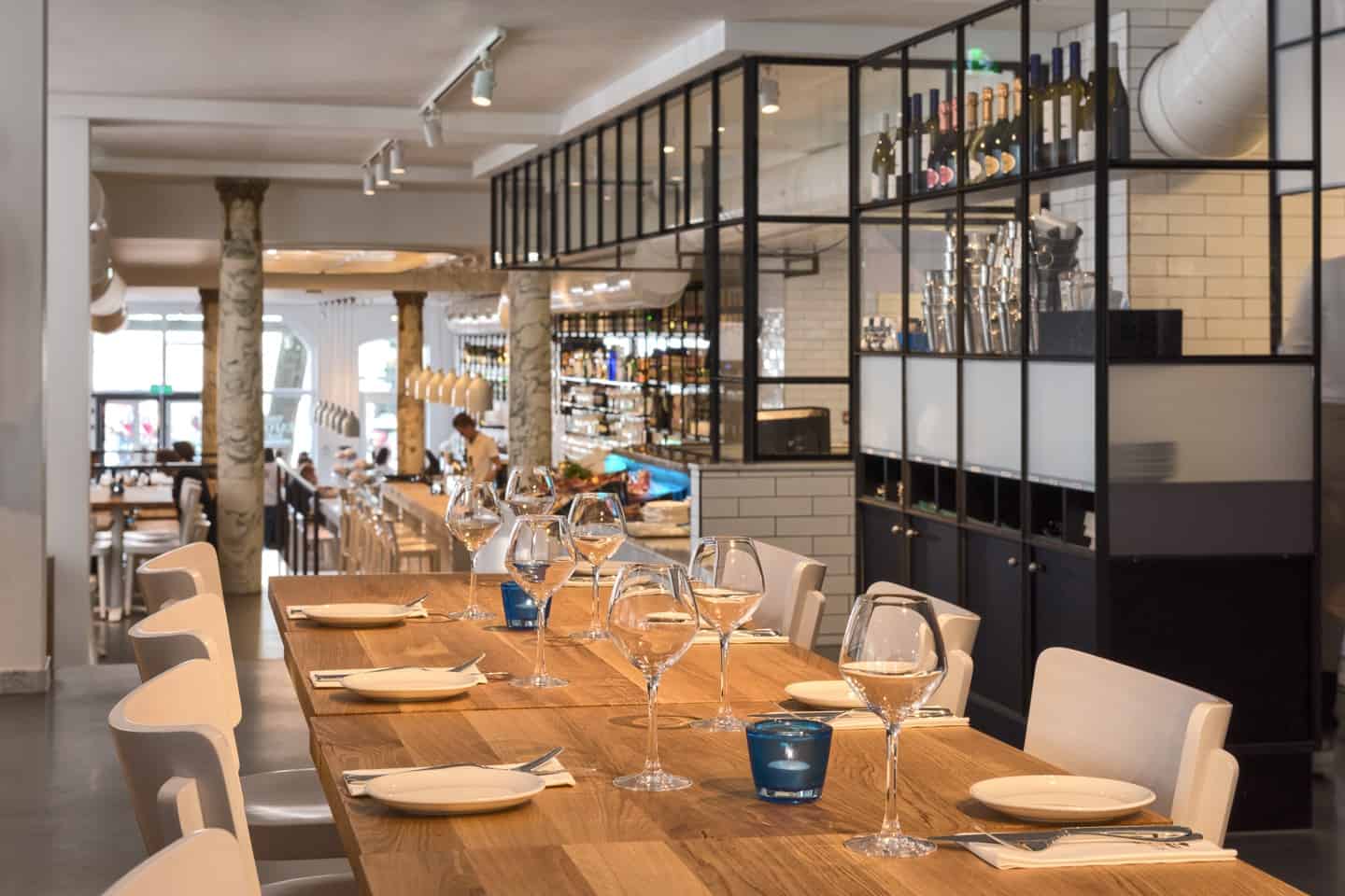 estida seafood bar amsterdam overview table behind