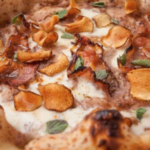 At nNea you eat the most delicious traditional Neapolitan pizza