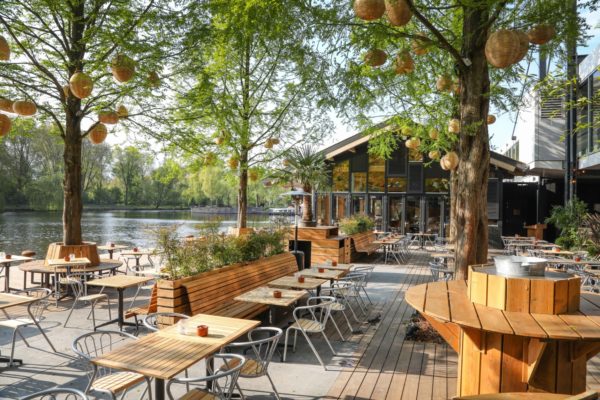 Strandzuid_restaurant_terras_groen_overdag