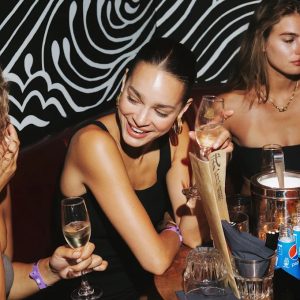 Six PM Club: dansen begint om zes uur in Jimmy Woo