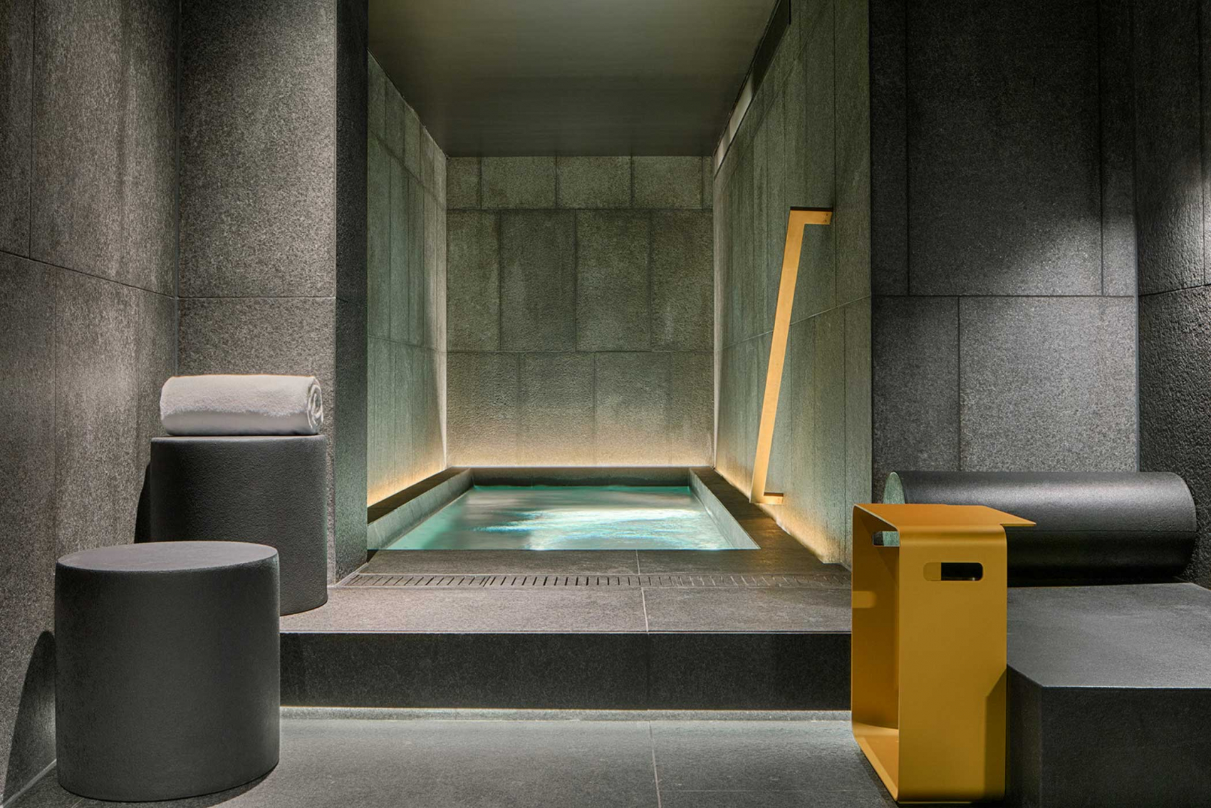 AWAY_Spa_W_Amsterdam2