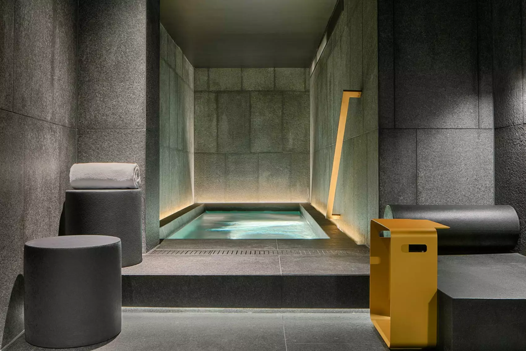 AWAY_Spa_W_Amsterdam2