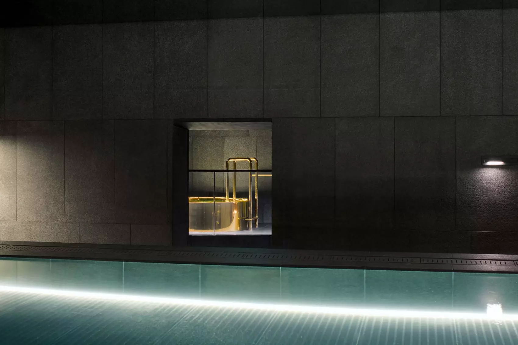 AWAY_Spa_W_Amsterdam3