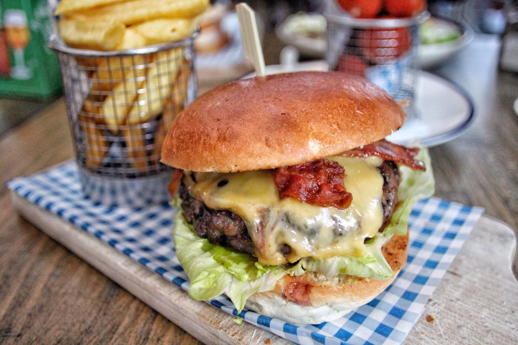 KOEPELCAFE-Renaissance-Amsterdam-Hotel-burger