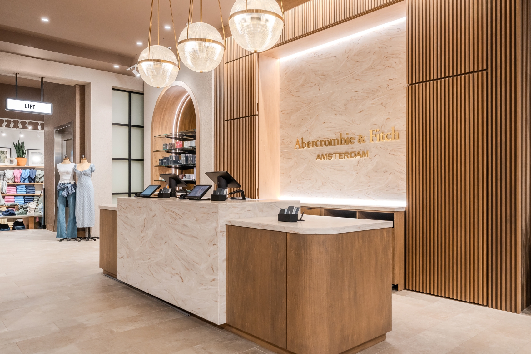 abercrombie-fitch-kleding-winkel-amsterdam_2