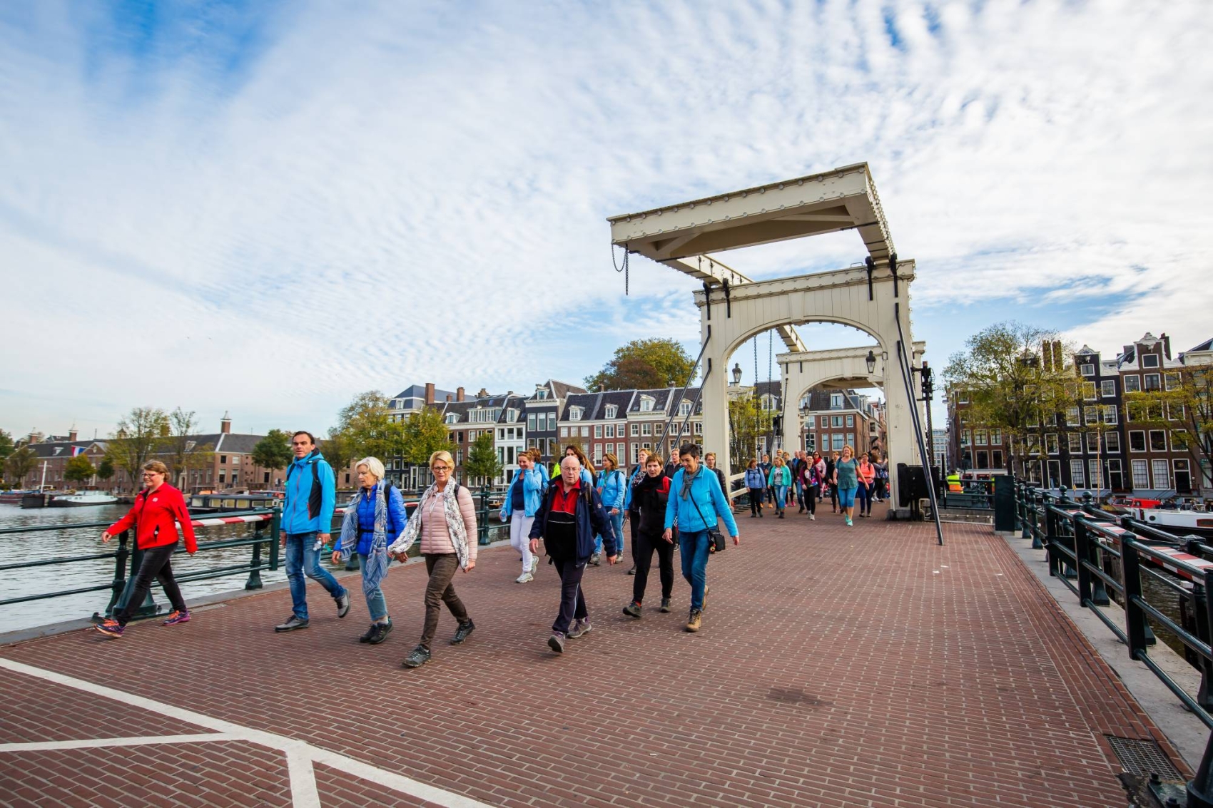 amsterdam-city-walk-magere-bridge-1