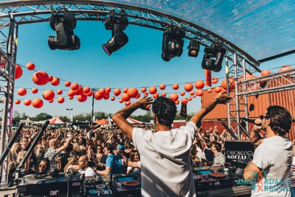 amsterdams-verbond-bevrijdingsdag-festival-stage-amsterdam