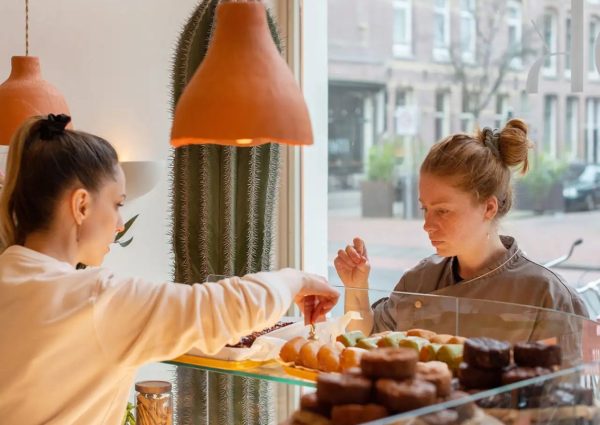Anook Bakehouse: kleine desserts en grote taarten in Zuid