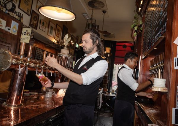 Proeflokaal Arendsnest: 25 jaar alleen Nederlands bier aan de gracht