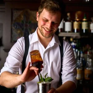 Bar Oldenhof in de Jordaan: bellen voor je binnenkomt