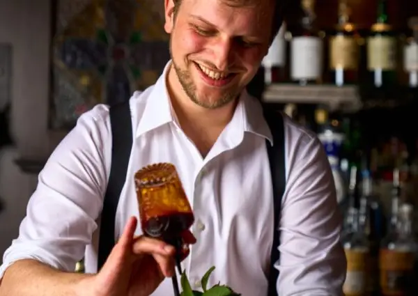 Bar Oldenhof in the Jordaan: call before you enter