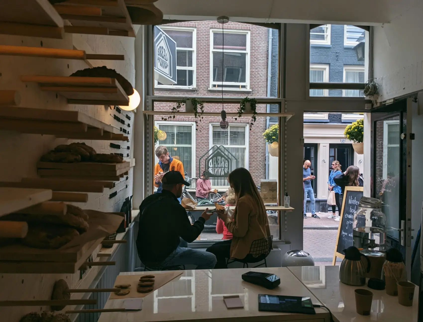 Breadwinner: Specialist in handgerolde zuurdesem bagels