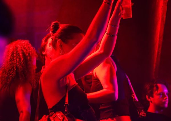 BRET at Sloterdijk: Craft beer and organic food by day, club on weekends