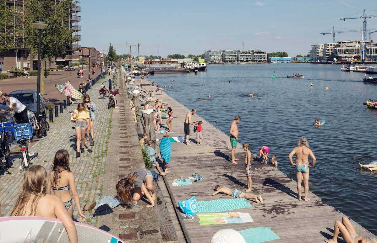 outdoor swimming-borneokade