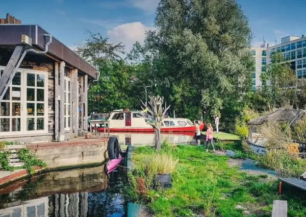 Café de Ceuvel: circulaire oase aan het water in Noord