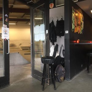 Matto Pizza Noord: wood-fired pizza next to an indoor skatepark