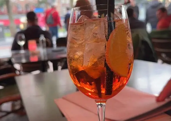 Chez van Rijn is terug: Franse grand café glamour, maar dan nu