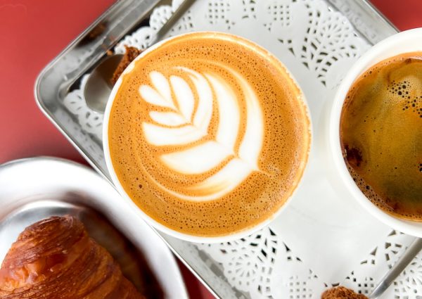 Ontdek Café COOS in Amsterdam-West: een warme combinatie van traditie en moderniteit