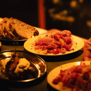 Lady on the Quay: bar and restaurant with Mediterranean influences in De Pijp