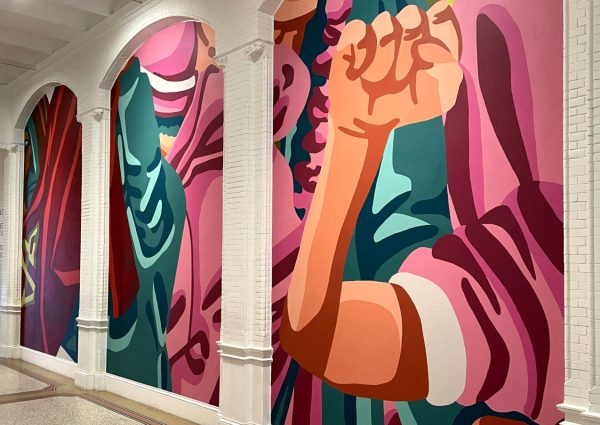 Universal Color van Hedy Tjin siert de muren van het Stedelijk