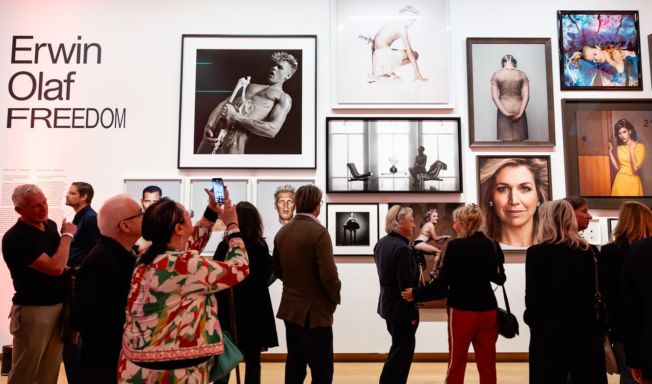 Overzichtstentoonstelling Erwin Olaf in het Stedelijk
