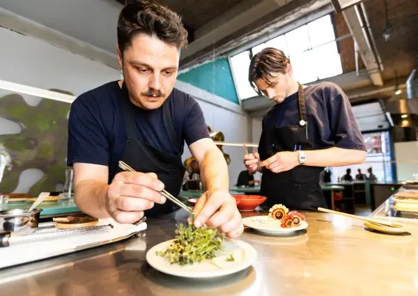 Een sublieme zuurdesempizza geniet je bij Euro Pizza in Noord