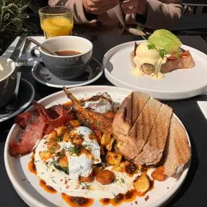 Flow serveert brunchklassiekers en specialty coffee