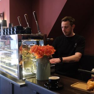 Fred's Coffee: Tacky coffee bar from father and son