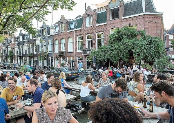 Gent aan de Schinkel: Buurtcafé met terras aan het water