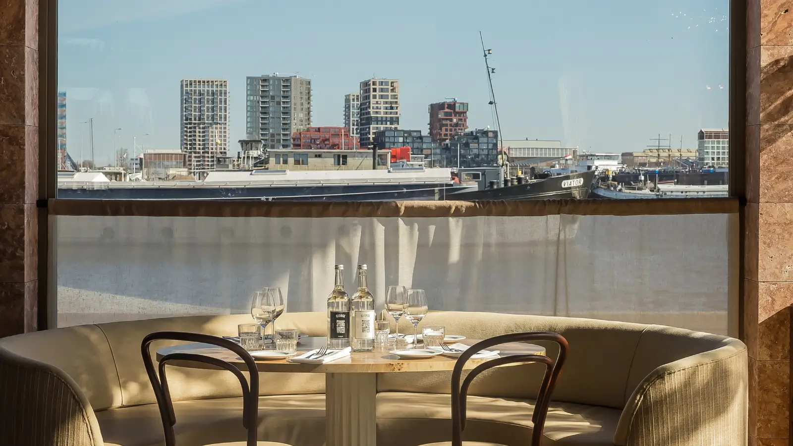 Brasserie George & George Deli: flair at the Houthavens