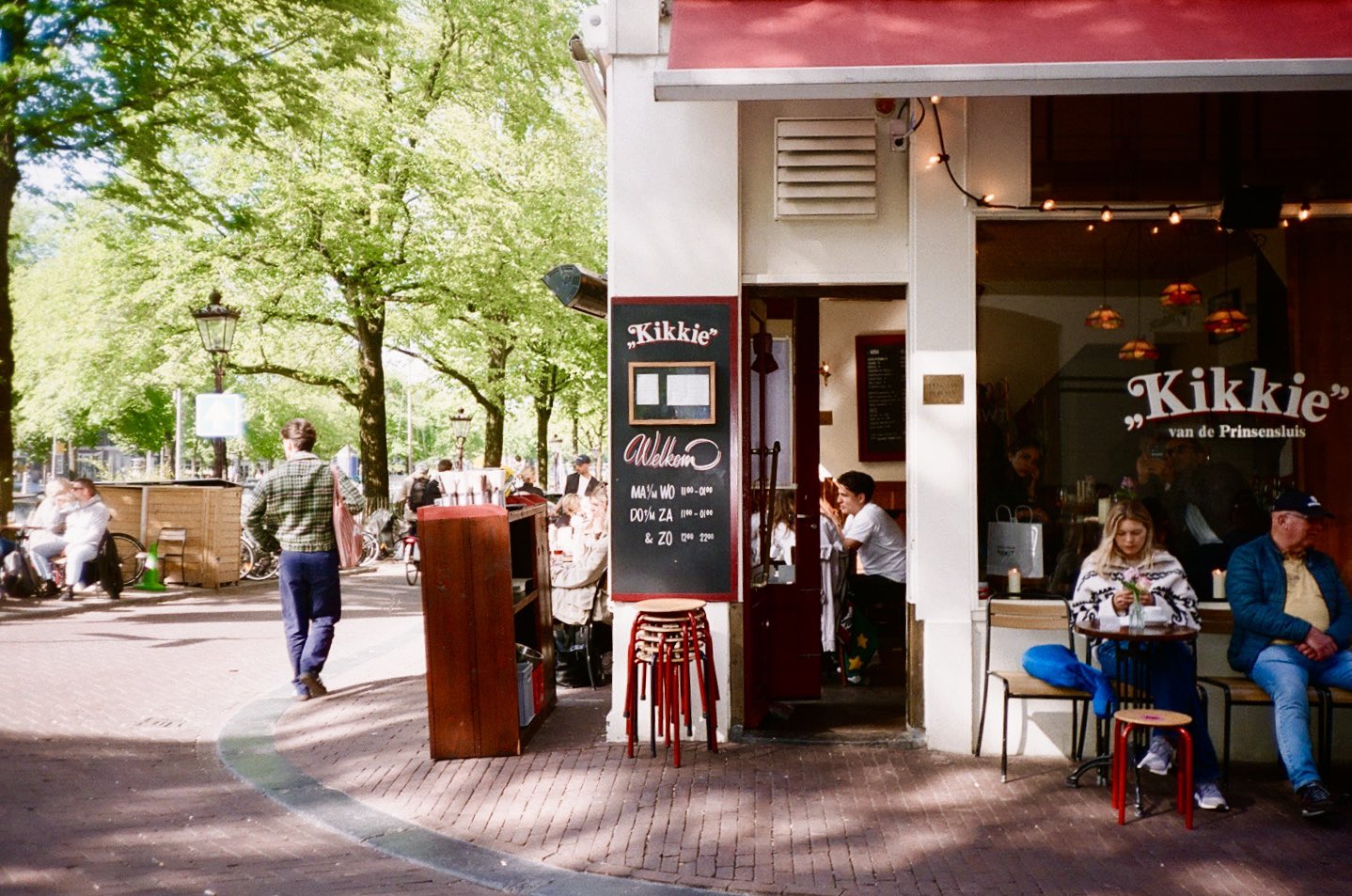 Kikkie van de Prinsensluis: Jordaanse gezelligheid aan de gracht