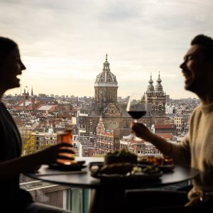 Azure Day Party brengt New York rooftop vibes naar Luminair