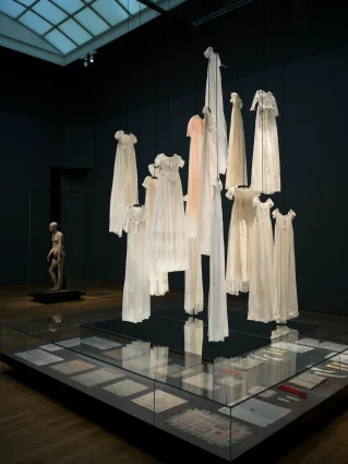 monomania-door-fiona-tan