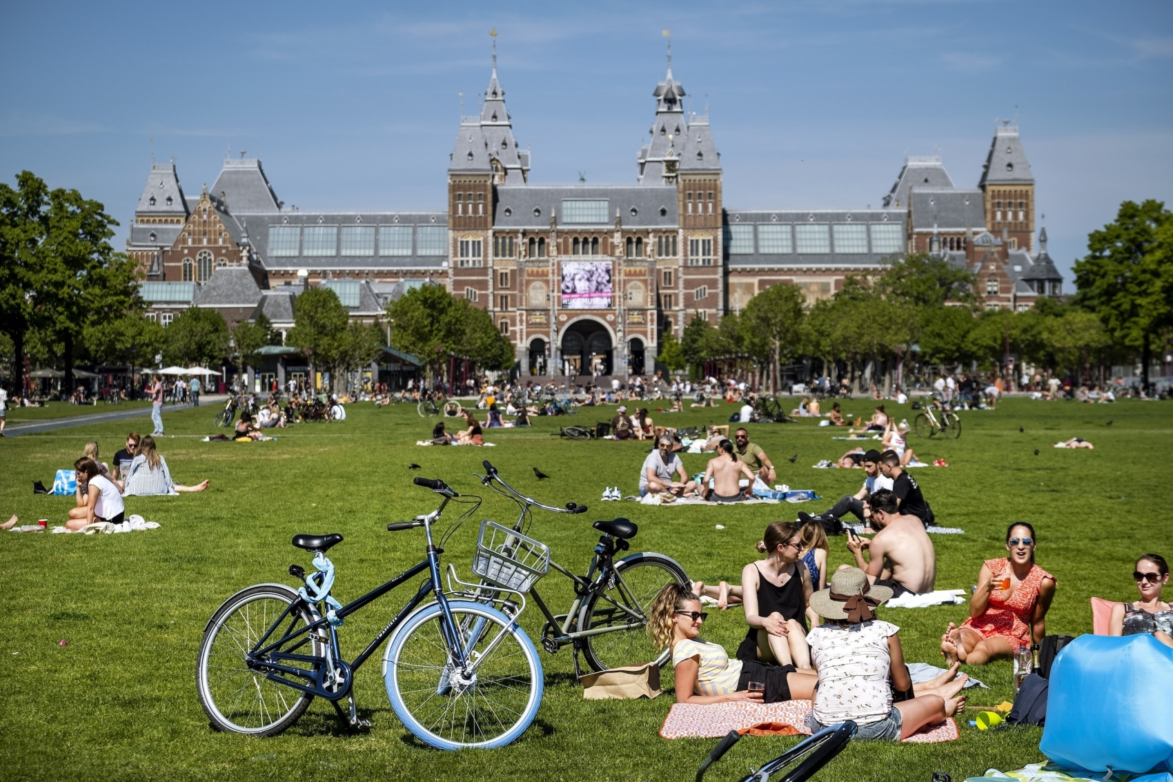 museumplein-amsterdam2