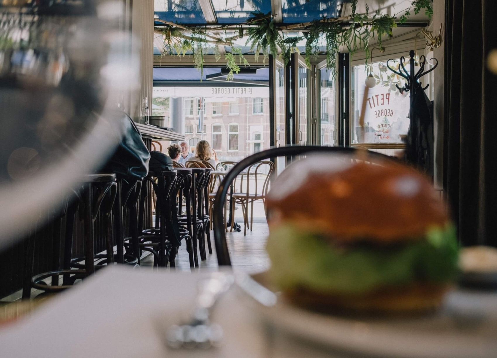 Le Petit George: neighborhood bistro with the sunniest terrace in South