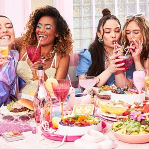 Pink Beach: urban beach with bottomless brunches in North