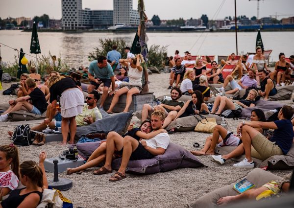 Pllek in Noord, stadsstrand met cultuur en gastronomie aan ’t IJ