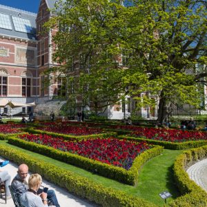 Rijksmuseum, skip de Eregalerij voor de rust in de tuin