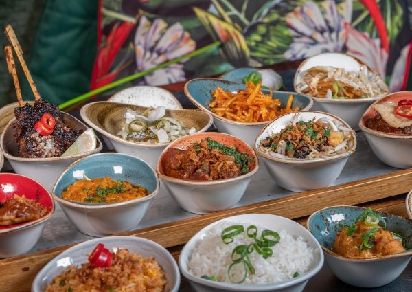 Ron Gastrobar Indonesian: Perfect rice table in Ouderkerk