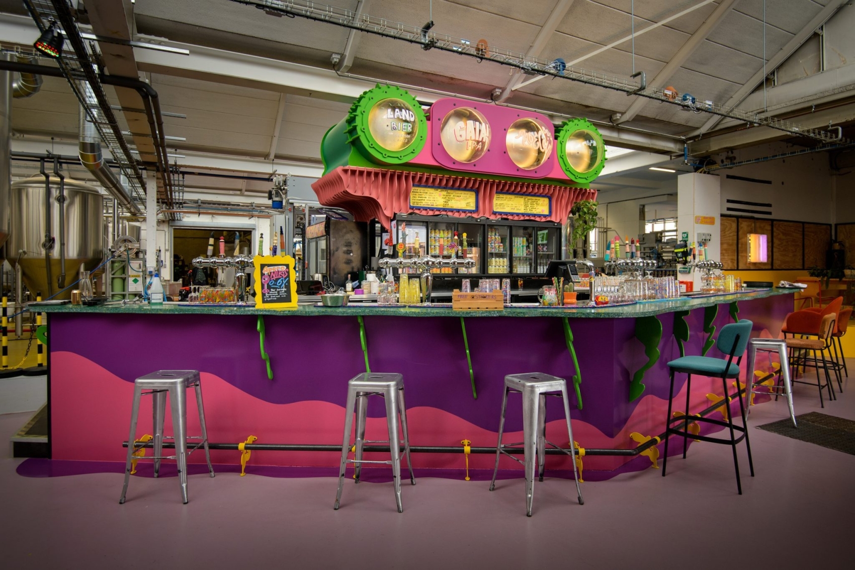 sassys-oedipus-craft-space-burger-restaurant-amsterdam_2