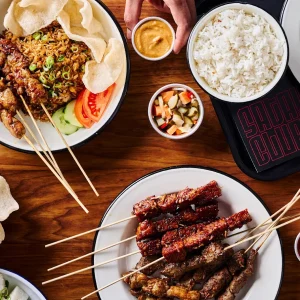 Ontdek de Smaak van Satay Club: Een Culinaire Favoriet in Amsterdam