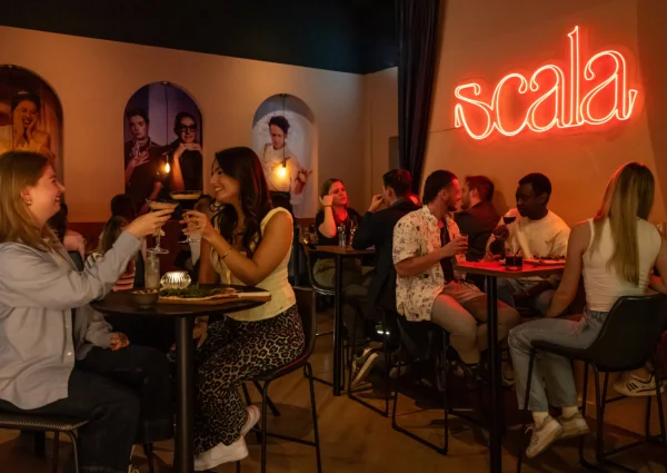 Scala: Een mix van gedeeld eten en korte theatervoorstellingen