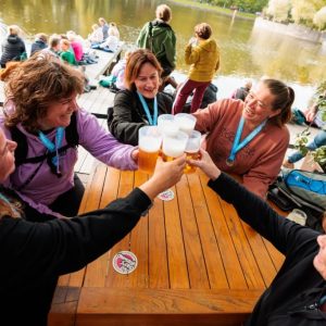StrandOranje bij Strandzuid: Oranje kijken aan het water