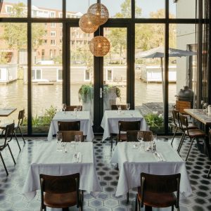 TÊTE on Zeeburgerpad: water, a mill and good food