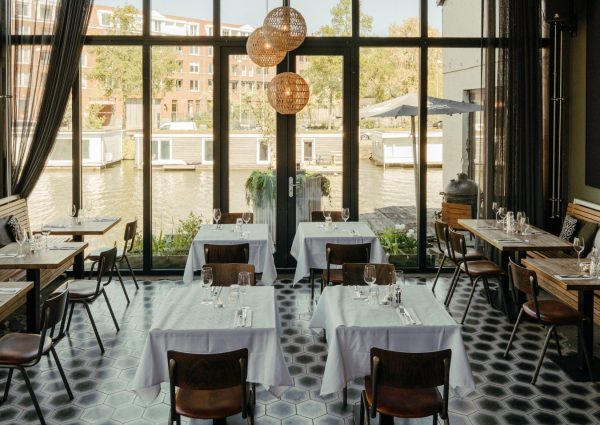 TÊTE aan het Zeeburgerpad: water, een molen en goed eten