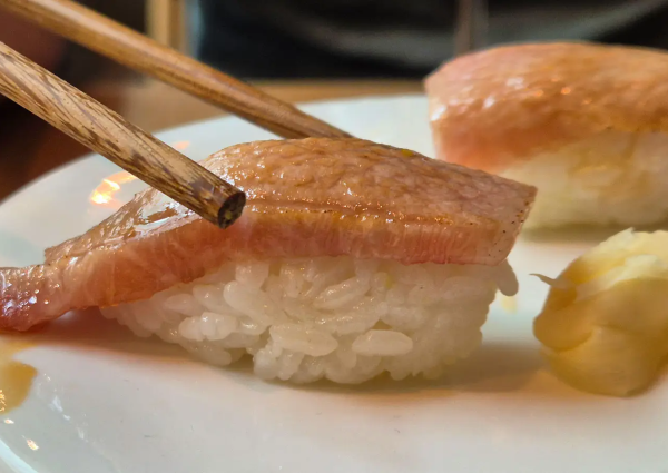 Tewatashi Omakase: Intieme Japanse sushi-ervaring