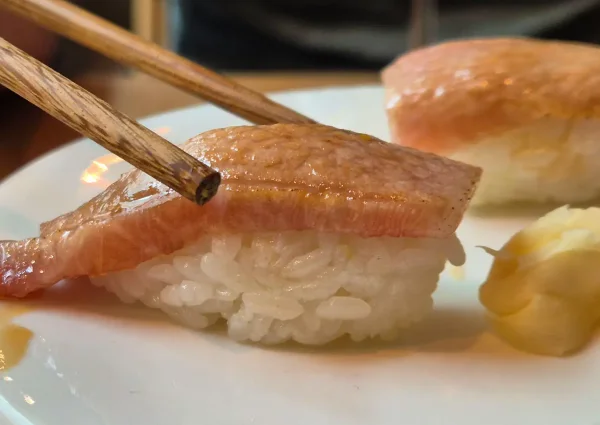 Tewatashi Omakase: Intieme Japanse sushi-ervaring